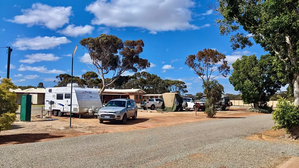 Narembeen Caravan Park - 1